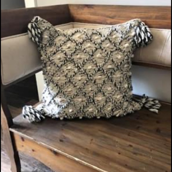 Two woven pillow covers - Picture 2 of 5